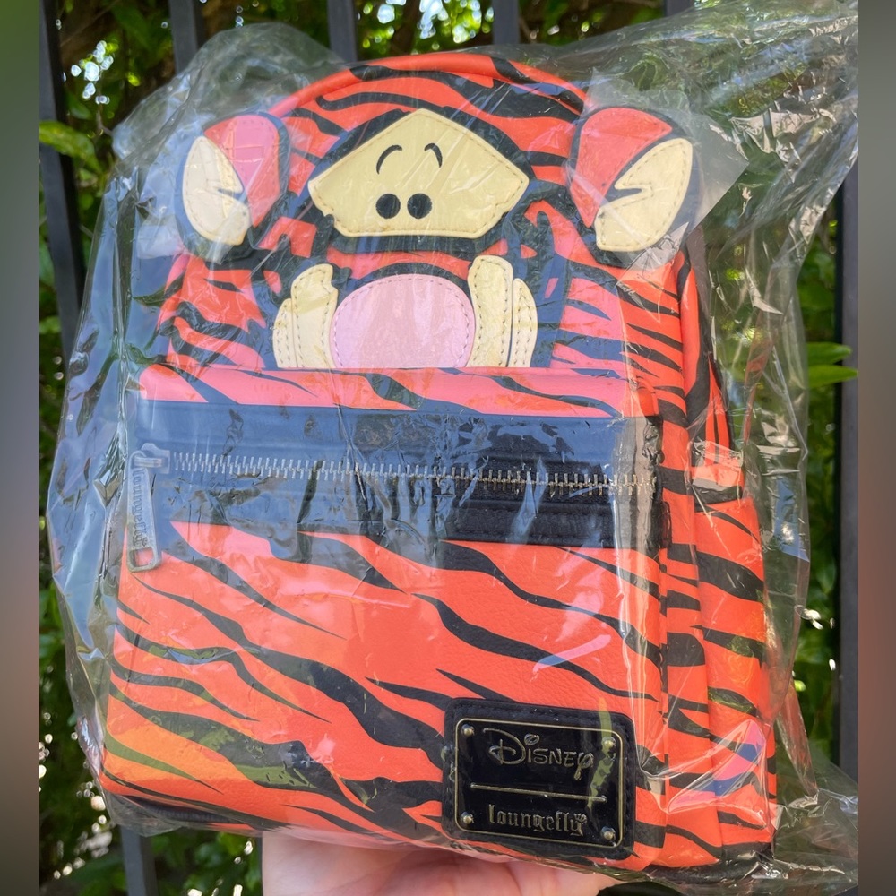 🧡 BNWT Loungefly Tigger Backpack - Picture 2 of 6